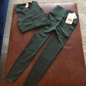 Fabletics hunter green seamless set